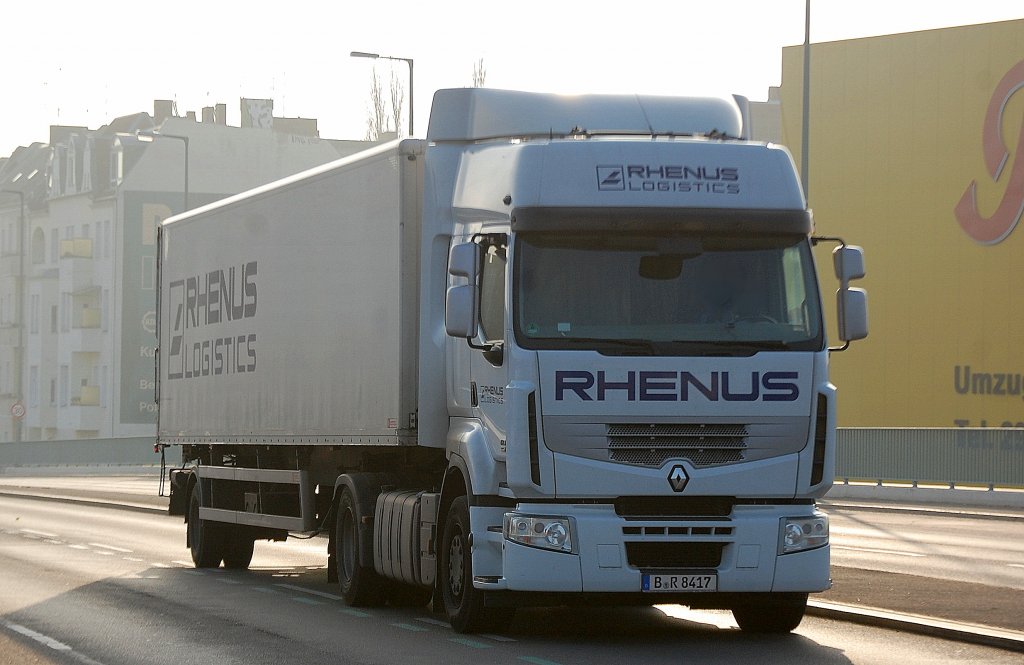RENAULT 430 Sattelzug der Fa. RHENUS LOGISTICS, 21.11.12 Berlin Putlitzbr�cke.