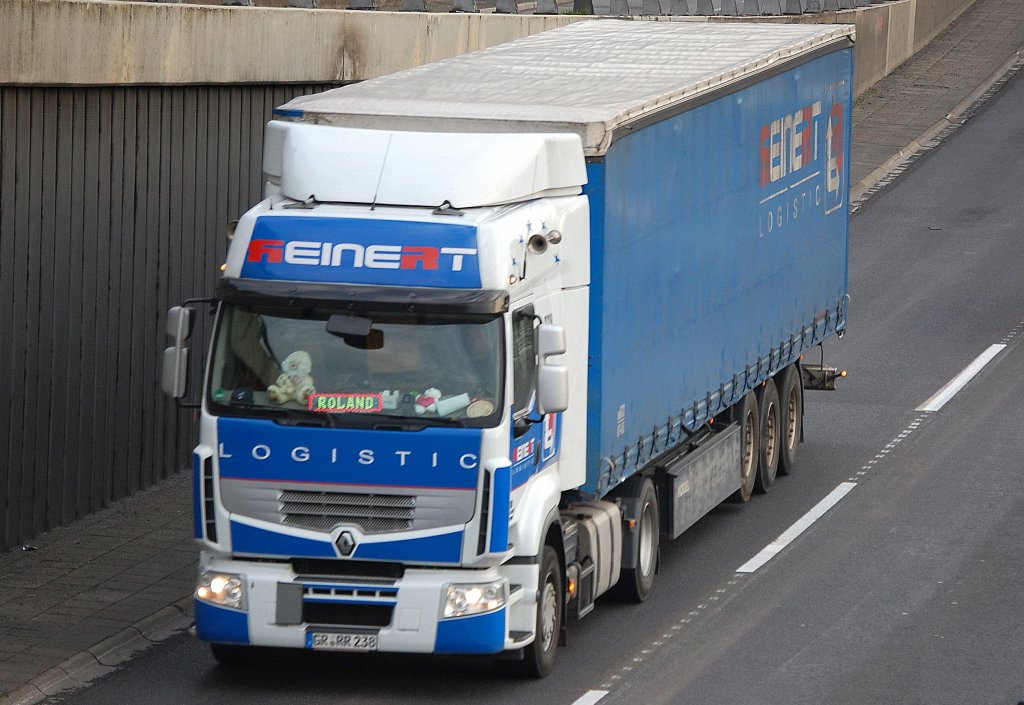 RENAULT Zugmaschine mit Auflieger der Sped. REINERT LOGISTIC, 08.09.10 Berliner Stadtautobahn H�he Knobelsdorffstr. 