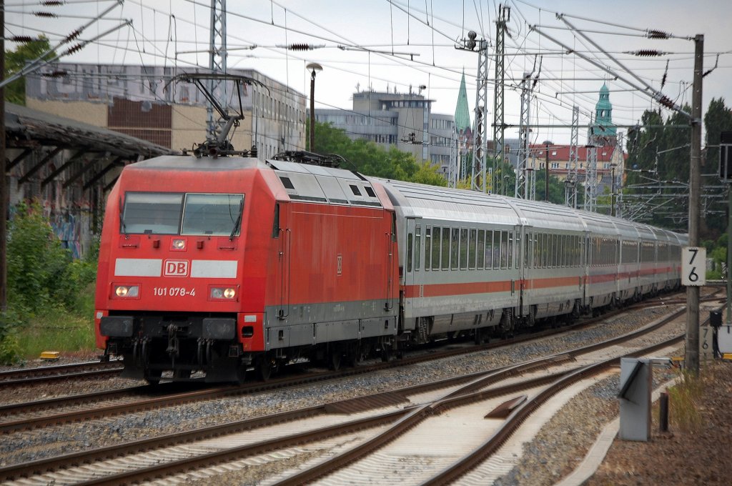 Sandwich-IC mit 101 078-4 und hintendran 101 090-9 Richtung Berlin-Rummelsburg, 13.06.12 Berlin Greifswalder Str.