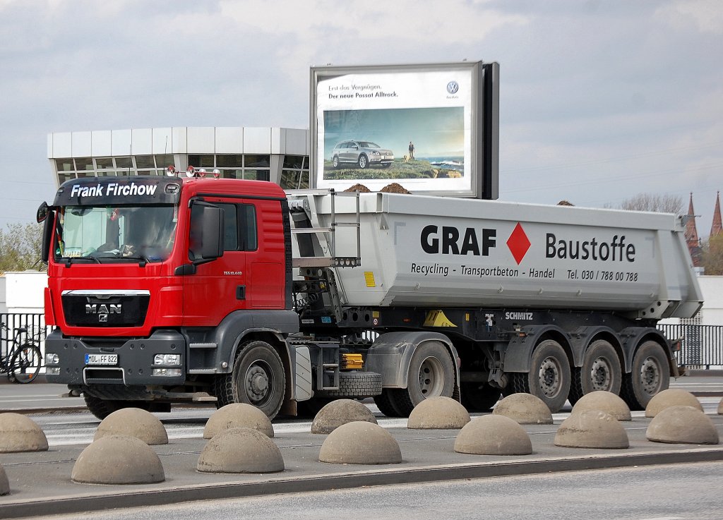 Sattelkipper mit MAN TGS 18.440 Zugmaschine von Frank Firchow f�r GRAF Baustoffe, 10.04.12 Berlin Beusselbr�cke.