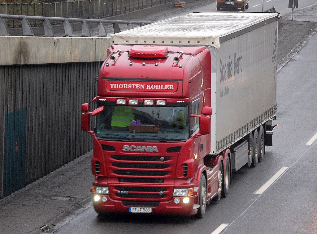 Sattelzug mit SCANIA R580 PS Zugmaschine von THORSTEN K�HLER und Leasingauflieger, 13.01.11 Berliner Stadtautobahn H�he Kaiserdamm.