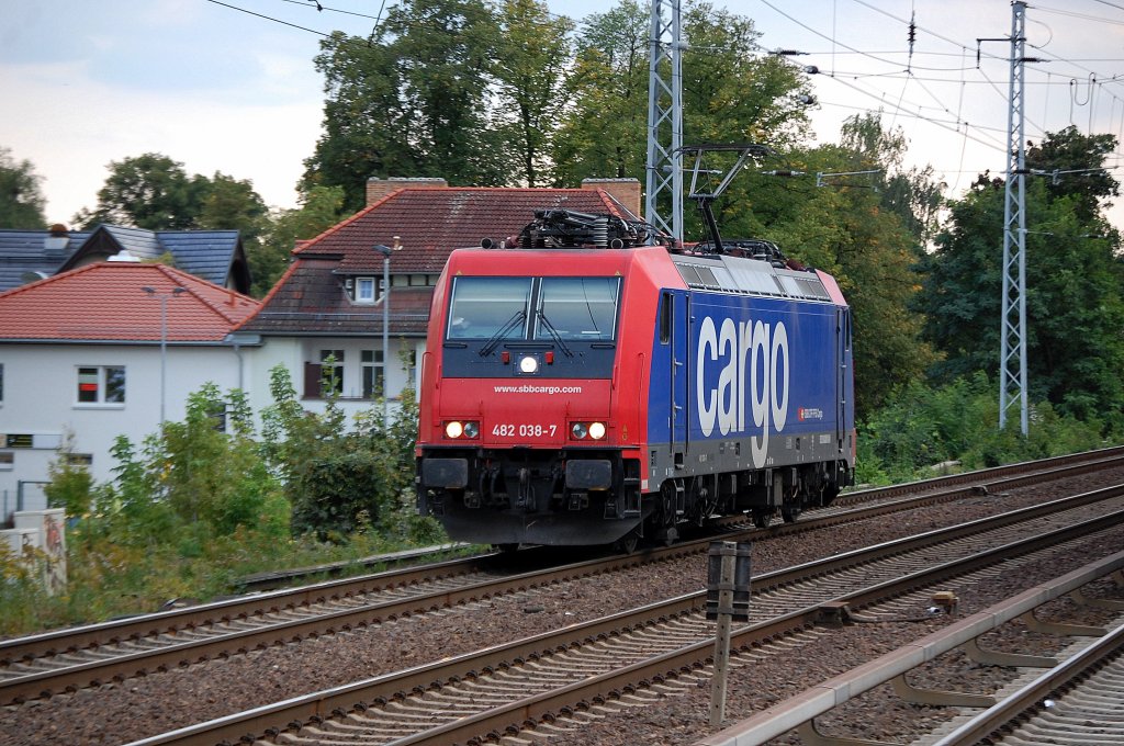 SBB Cargo Mietlok Re 482 038-7 am 14.09.12 Richtung Bernau, Berlin-Karow.