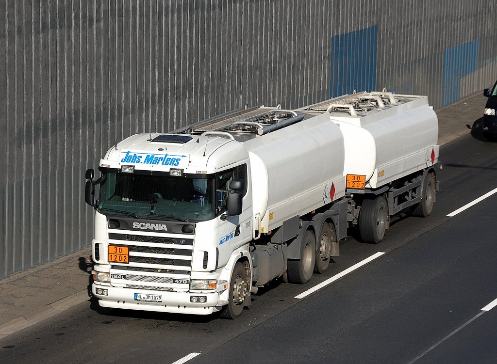 SCANIA 124L/470 PS Tanklaster mit Tankh�nger der Sped Johs.Marlens mit Diesekraftstoffbef�llung, 25.10.10 Berliner Stadtautobahn H�he Kaiserdamm.