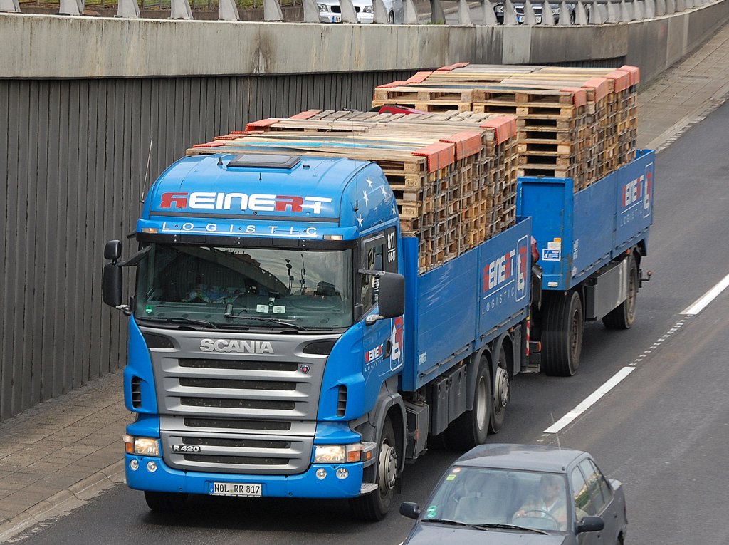 SCANIA R420 PS H�ngerzug der Sped. REINERT LOGISTC mit Euro-Paletten beladen, 08.09.10 Berliner Stadtautonbahn H�he Knobelsdorffstr.