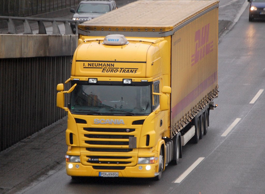 SCANIA R440 PS Zugmaschine der Fa. I.NEUMANN EURO-TRANS mit DHL Auflieger, 13.01.11 Berliner Stadtautobahn H�he Knobelsdorffstr.
