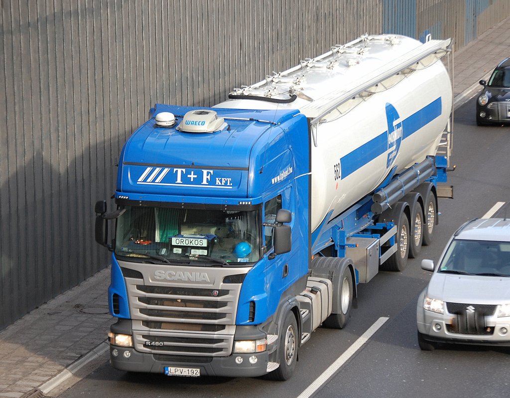 SCANIA R480 Siloauflieger der Fa. T+F KFT., 31.01.13 Berliner Stadtautobahn H�he Kaiserdamm.  