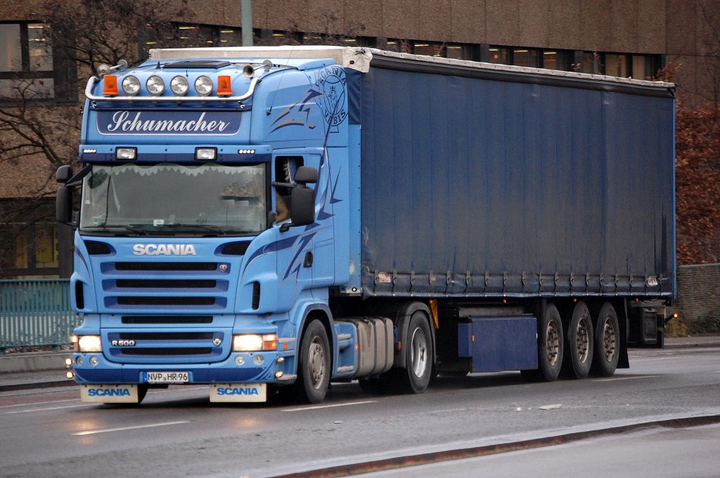 SCANIA R500 Sattelzug der Fa.Schumacher, 25.01.11 Berlin-Putlitzbr�cke. 