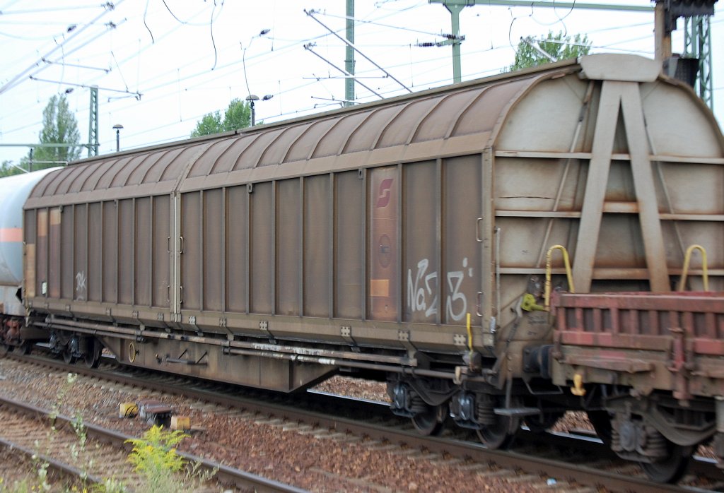 Schiebewandwagen vom Typ Habbiinss aus �sterreich eingestellt mit der Nr. 31 RIV 81 A-�BB 274 1 035-1, 12.08.10 Bhf. Flughafen Berlin-Sch�nefeld.