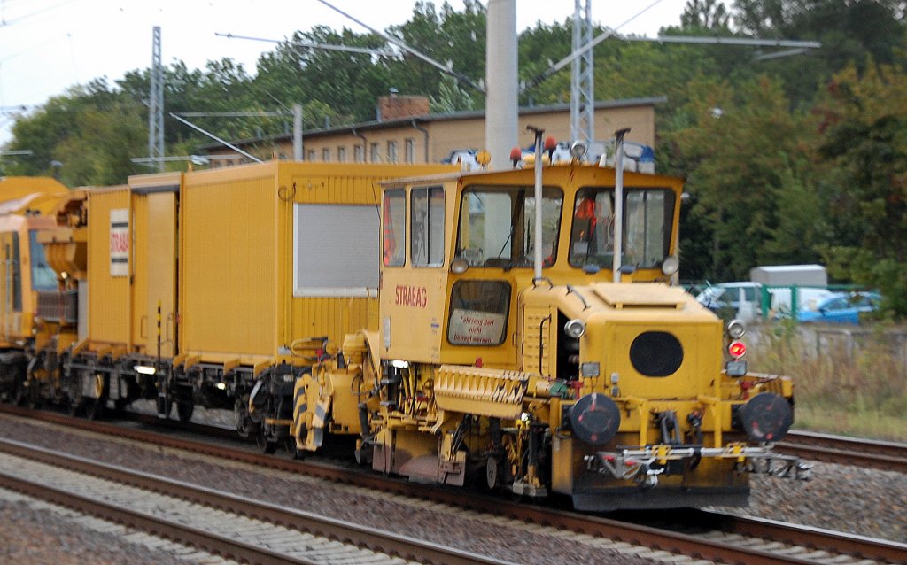 Schotterplaniermaschine Typ? der Fa. STRABAG am 14.09.12 Berlin-Blankenburg.