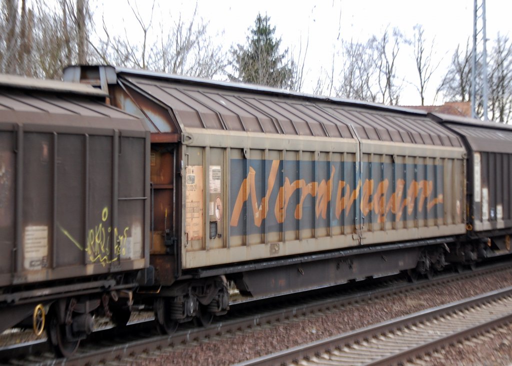 Schwedischer Schiebewandwagen vom Wageneinsteller Transwaggon mit der Aufschrift Nordwaggon eingestellt mit der Nr. 34 RIV 74 S-TWA 278 2 033-2(P) Habbins ?, 18.03.09 Berlin-Buch. 