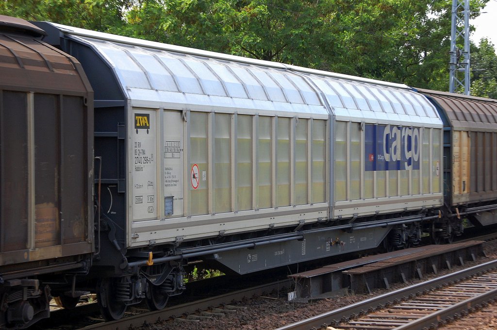 Schweizer Schiebewandwagnen der TRANSWAGGON GMBH mit SBB CARGO Logo seitlich eingestellt mit der Nr. 3 RIV 85 CH-TWA 2740 298-0 Habbins 16, 20.07.09 Berlin-Karow.