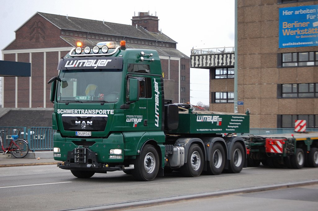 Schwerlastzugmaschine TGX 41.540 der Sped. w.mayer am 09.01.12 Berlin-Putlitzbr�cke.