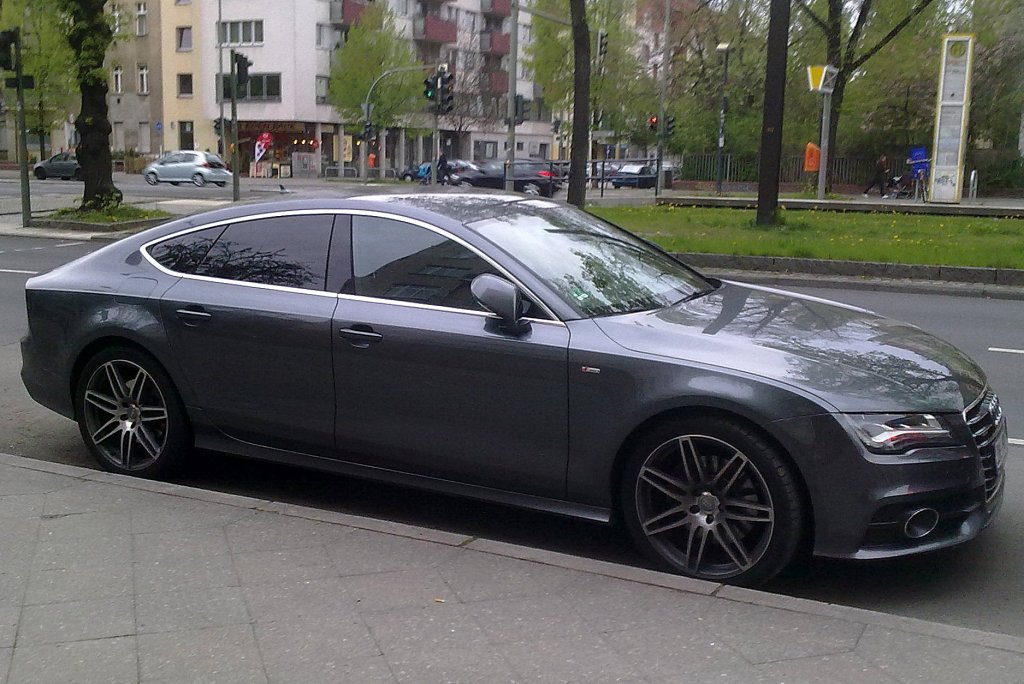Seit 2010 ist der Obere Mittelklasse/Oberklasse Audi A7 TDI mit Schr�gheck auf dem Markt, sicherlich eine der beeindruckensten Modellreihen der letzten Jahre, 26.04.12 Berlin-Pankow.