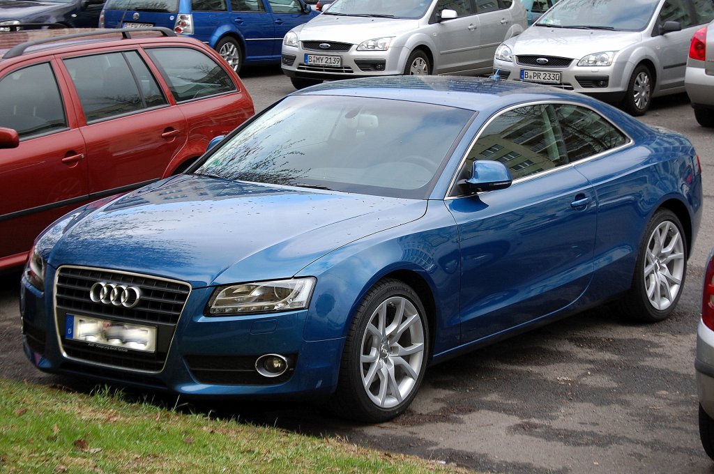 Sicherlich ein Traumauto f�r sehr viele, das Paradepferd von Audi, das Coup� Audi A5, 11.04.10 Berlin-Pankow.  