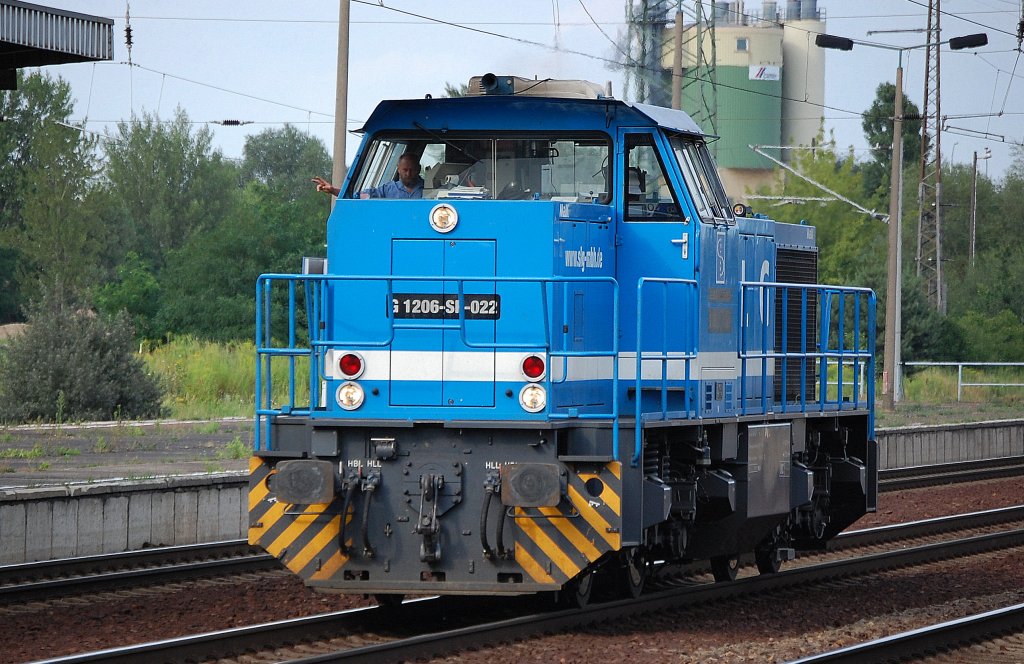 SLG Lok G 1206-SP-022 (92 80 1275 843-1 D-SLG, VSFT, Bj.2003) auf Leerfahrt durch den Bhf. Flughafen Berlin-Sch�nefeld am 05.08.10 