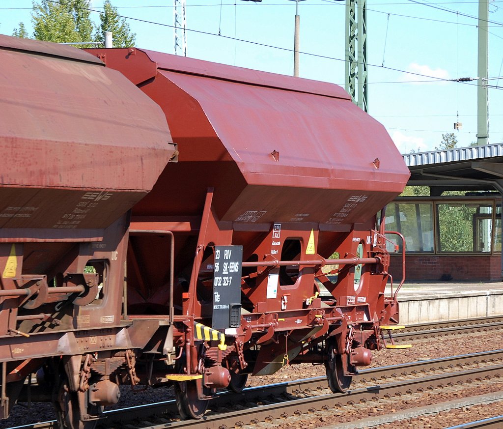 Slowakischer gedeckter Sch�ttgutwagen der Fa. EEWS eingestellt mit der Nr. 23 RIV 56 SK-EEWS 0732 323-7 Tds, 12.09.09 Bhf. Flughafen Berlin-Sch�nefeld.