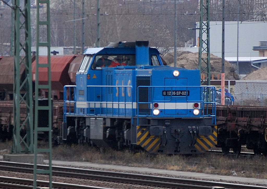 Spitzke Logistik Lok G 1206-SP-021 (92 80 1275 850-6 D-SLG) mit einem Ganzzug Flachwagen am 20.12.11 am ehemaligen Gbf. Berlin-Moabit.