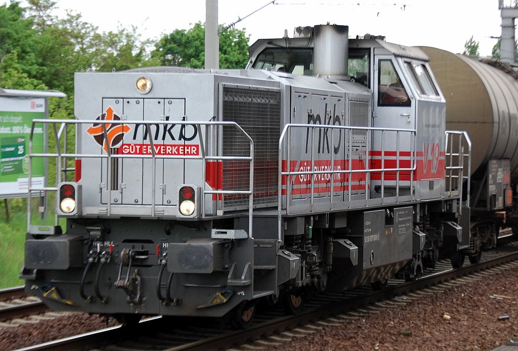 Sporadisch, meist Anfang des Monats ist auch die Mindener Kreisbahnen GmbH (mkb) mit meheren Kesselwagenleistungen durch Berlin hindurch t�tig, hier mit V19 (92 80 1277 808-2 D-MKB, VSFT Bj.2003) Richtung Berlin-Blankenburg, 07.05.12 Berlin-Pankow.