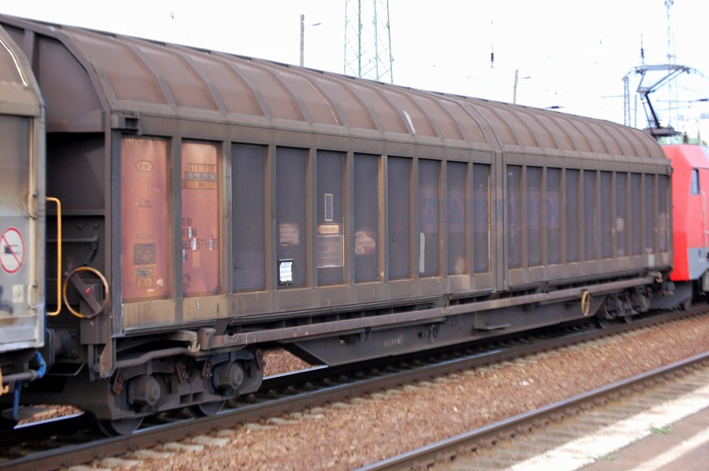 Spreizhaubenwagen der TRANSWAGGON GMBH eingestellt mit der Nr. 33 RIV 80 D-TWA 463 7 575-8(P) Siins, 07.09.08 Bhf. Flughafen Berlin-Sch�nefeld.