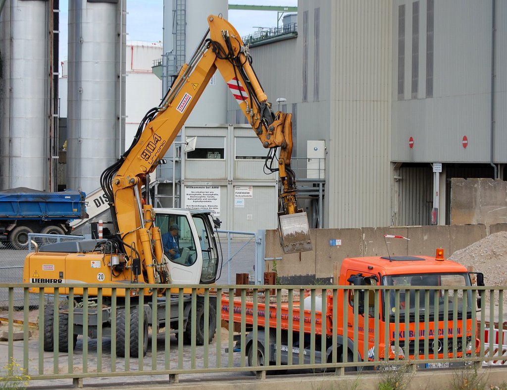 STRABAG LIEBHERR 904 Litronic am 04.08.08 Berlin-Westhafen.