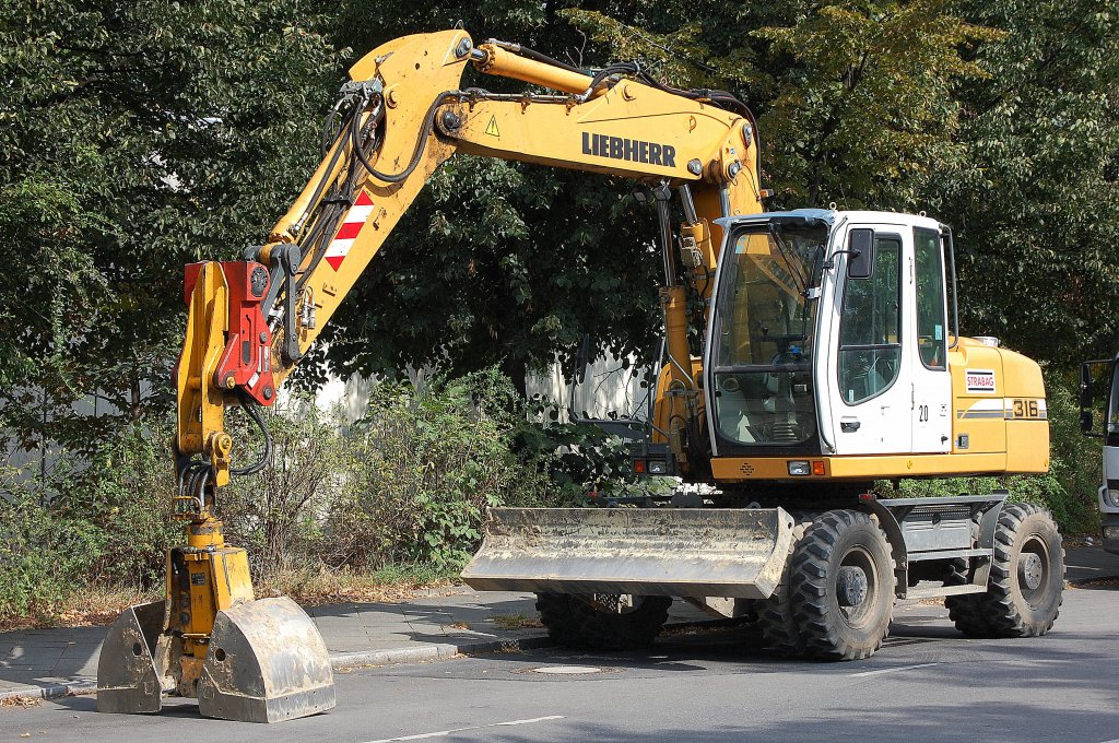 STRABAG Mobilbagger LIEBHERR 316 Litronic, 30.08.09 N�he Berlin Saatwinkler Damm.