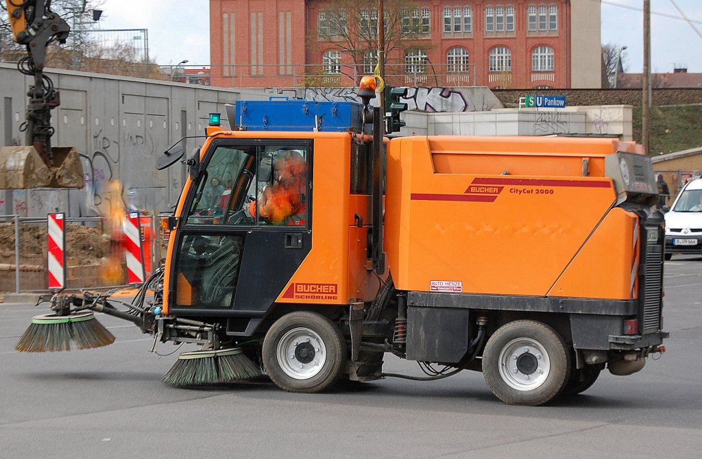 Stra�enkehrfahrzeug privat, eine BUCHER SCH�RLING City-Cat 2000, 04.04.11 Berlin-Pankow.