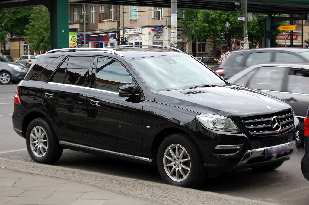 SUV MB ML 350 BlueTEC, 04.05.12 Berlin-Pankow.