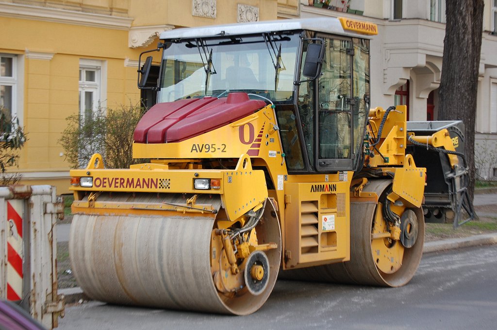 Tandemwalze AMMANN Typ AV 95-2 der Baufirma OEVERMANN, 08.04.10 Wollankstr. Berlin-Pankow.