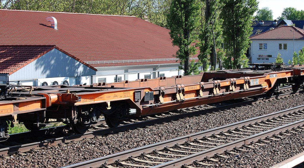 Taschenwagen vom schweizer Wageneinsteller wascosa eingestellt mit der Nr. 33 RIV 85 CH-WASCO 4526 566-6 Sdgnss, 15.05.13 Berlin-Karow. 