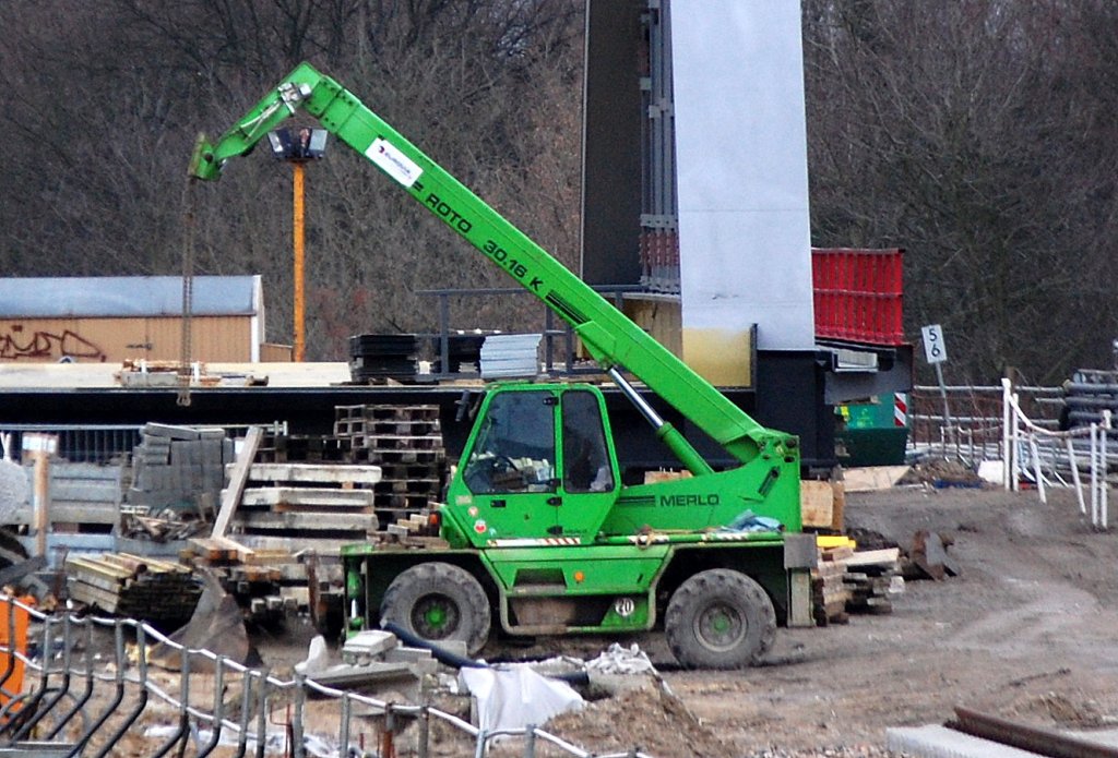 Teleskoplader MERLO 38.16 K der Baufirma EUROVIA, Baustelle am S-Bhf. Berlin-Baumschulenweg. 