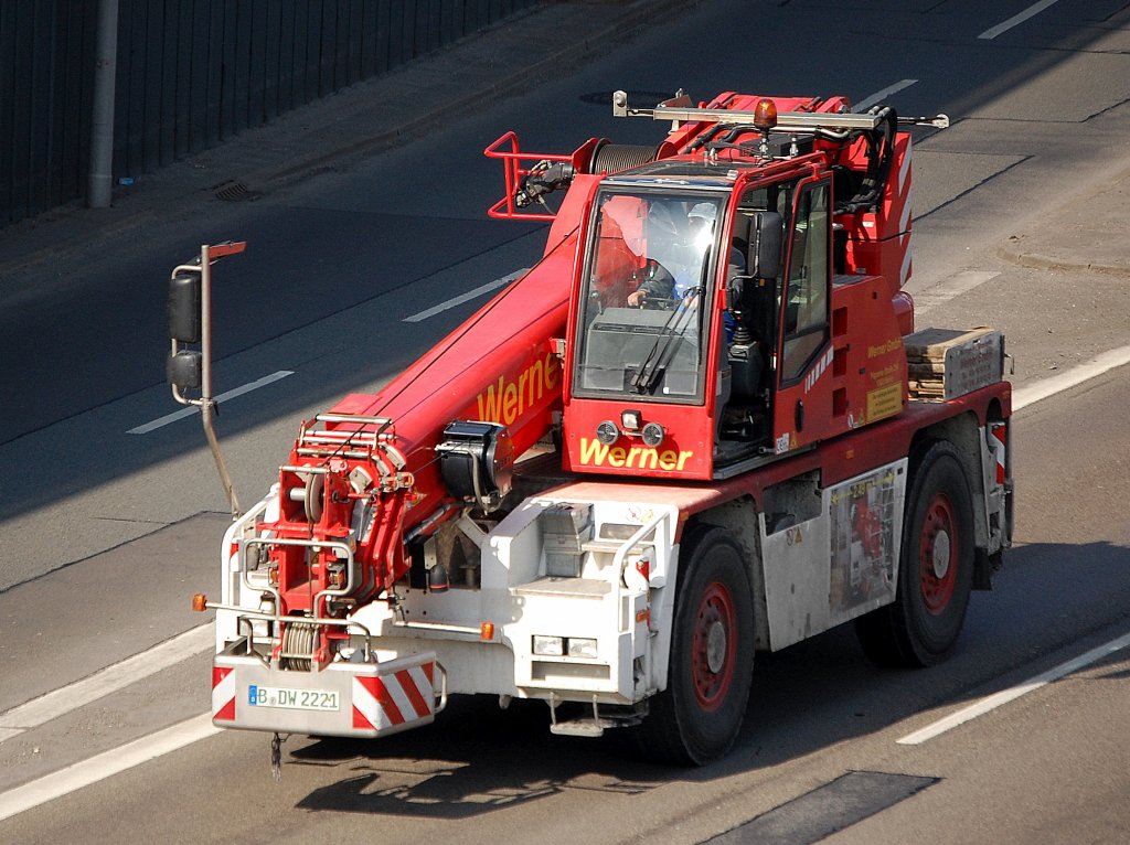TEREX/DEMAG AC 30 CITY der Fa. WErner GmbH aus Berlin am 25.03.10 Stadtautobahn Berlin H�he Kaiserdamm. 