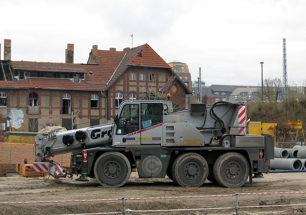 TEREX/DEMAG AC40CITY Fahrzeugkran der Fa Grohmann im Winter 2008 Gro�baustelle Berlin Ostkreuz. 