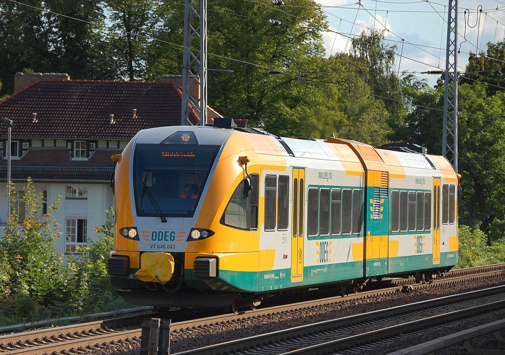 Testfahrt? VT 646.042 (Stadler GTW 2/6) der ODEG Richtung Bernau, 13.08.12 Berlin-Karow. 