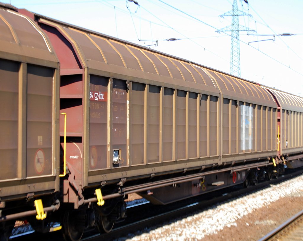Tschechischer Schiebewandwagen eingestellt mit der Nr. 31 RIV 54 CZ-CDC 278 0 041-4 Habbillns 150?, 02.05.09 Bhf. Flughafen Berlin-Sch�nefeld.
