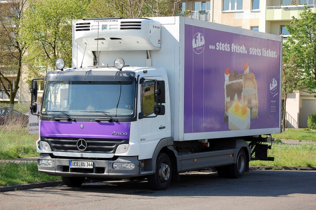 Typischer MB ATEGO 815 mit Kastenaufbau und THERMO KING K�hlung eines Gefriertortenherstellers, Fr�hling 2008 Berlin-Pankow.