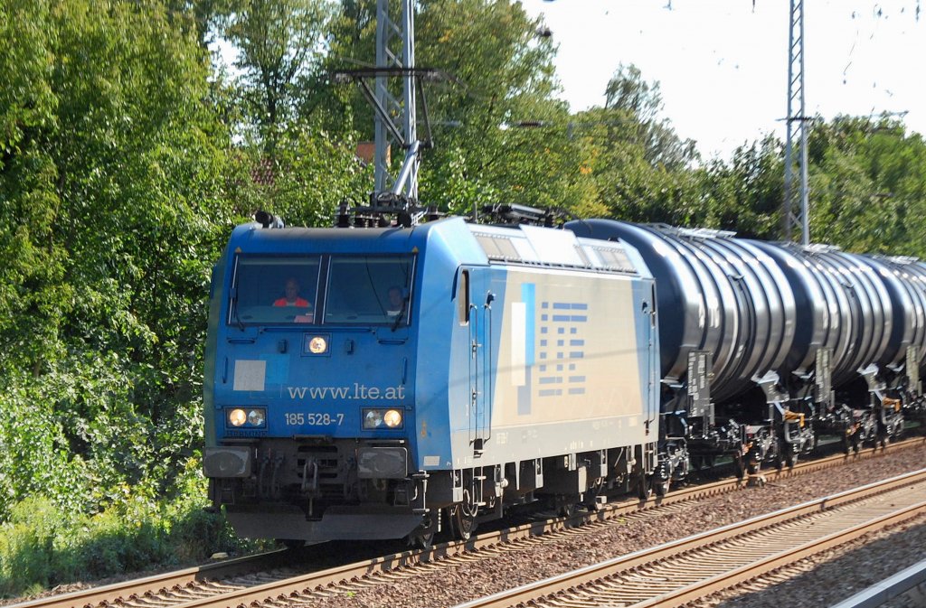 �berraschung in Berlin-Karow, die Leasinglok LTE 185 528-7  Hermine  (94 80 0185 528-7, Bj.2003) aus �sterreich mit einem Leerzug Kesselwagen �ber Bernau Richtung Schwedt am 04.08.08

