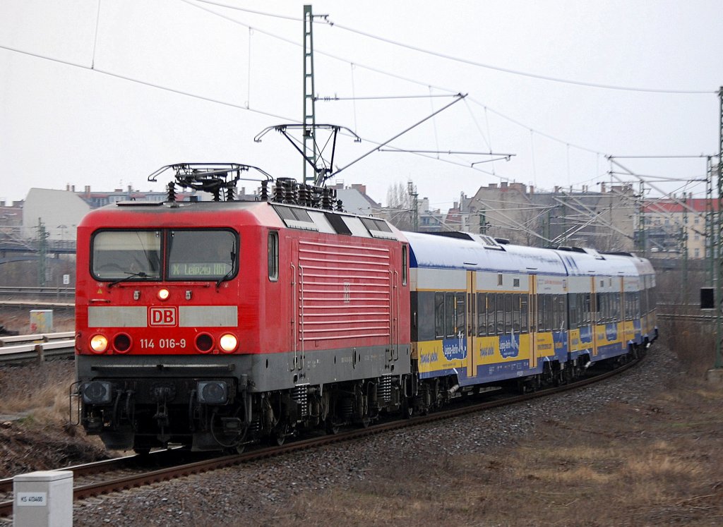 Ungew�hnlich, 114 016-9 mit dem regul�ren InterConnex (X 68904) Richtung Leipzig heute bei der Enfahrt Bhf. Berlin-Gesundbrunnen 18.03.12  16:52 Warum eine DB 114�r diesen Zug zog ist mir bisher unbekannt. 