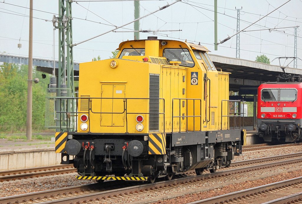 V 150.02 (92 80 1293 508-8 D-EPOOL, LEW Bj.1983) der SGL Schienen-G�ter-Logistik GmbH am 27.04.11 Bhf. Flughafen Berlin-Sch�nefeld. 