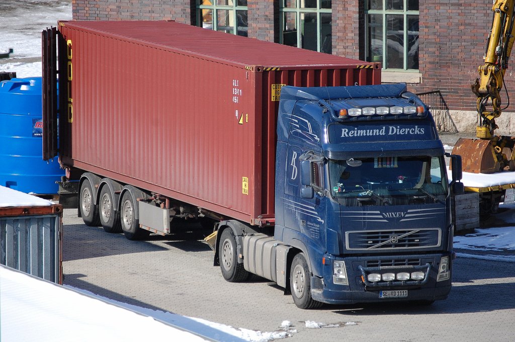 VOLVO Containertr�ger Sattelzug von Reimund Diercks, 13.03.13 Berlin-Westhafen.