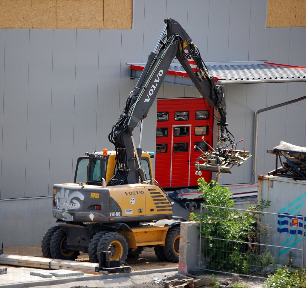 VOLVO EW140B beim Werkhallenneubau N�he Gbf. Berlin-Moabit 23.07.08