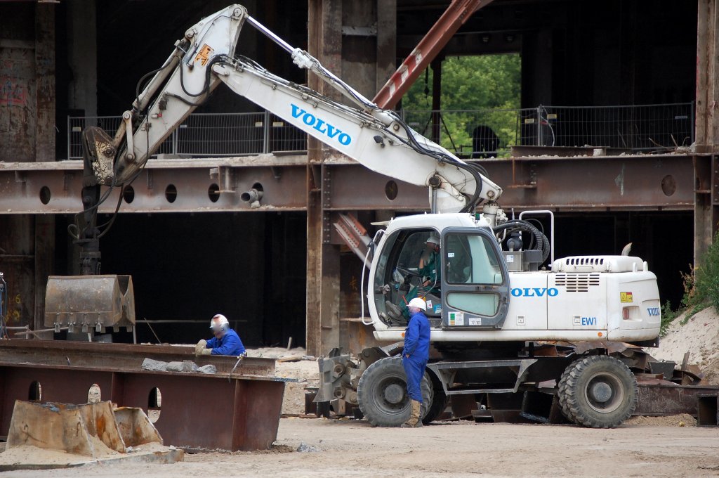 VOLVO EW160 bzw. EW180? bei Abri�arbeiten am ehemaligen Palast der Republik am 08.07.08 Berlin-Mitte.