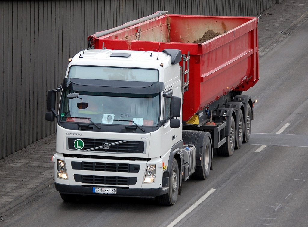 VOLVO FM 420 PS Sattelkipper, 16.03.10 Berliner Stadtautobahn H�he Knobelsdorffbr�cke.