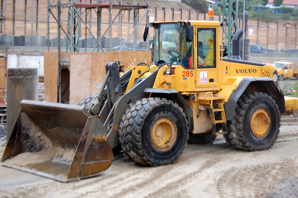 VOLVO L110E Radlader der Baufirma MAX B�GL, 05.10.08 Baustelle rund um die Spandauer damm Br�cke Berlin.