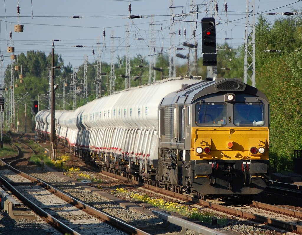 Von CBRail an R4C verliehen CB 1000 (92 80 1266 105-6 D-RCHEM, Gm-EMD Bj.2006) am 09.05.08 mit Ganzzug polnischer Staubsilowagen Richtung Karower Kreuz Berlin.