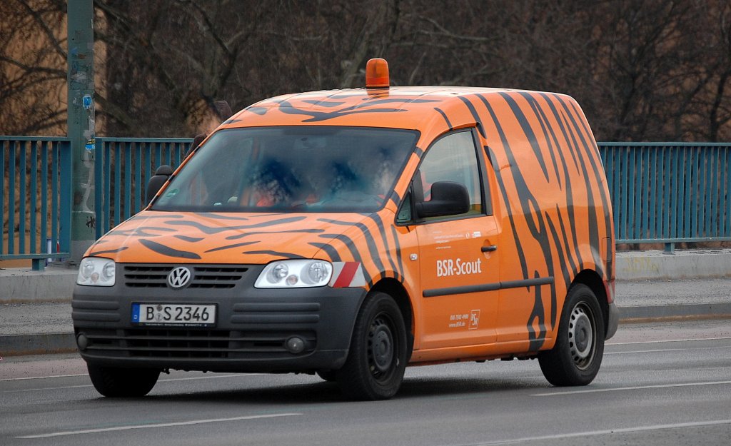 VW Caddy im Dienst der Berliner Stadtreinigung als sogenannte BSR-Scout Einsatzwagen, 08.04.13 Berlin-Putlitzbr�cke. 