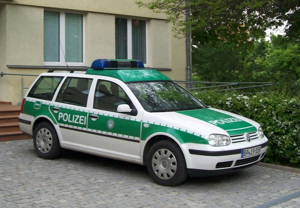 VW Golf IV Variant der Bundespolizei, 29.04.09 Berlin-Pankow. 