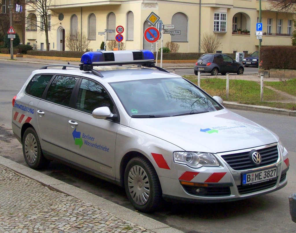 VW Kombi der Berliner Wasserbetriebe der Einsatzleitung, 14.03.09 Berlin-Pankow.