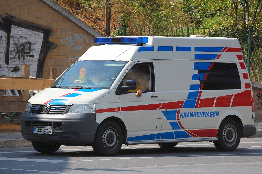 VW Krankentransporter aus Berlin Fa.? am 30.07.13 Berlin-Pankow.