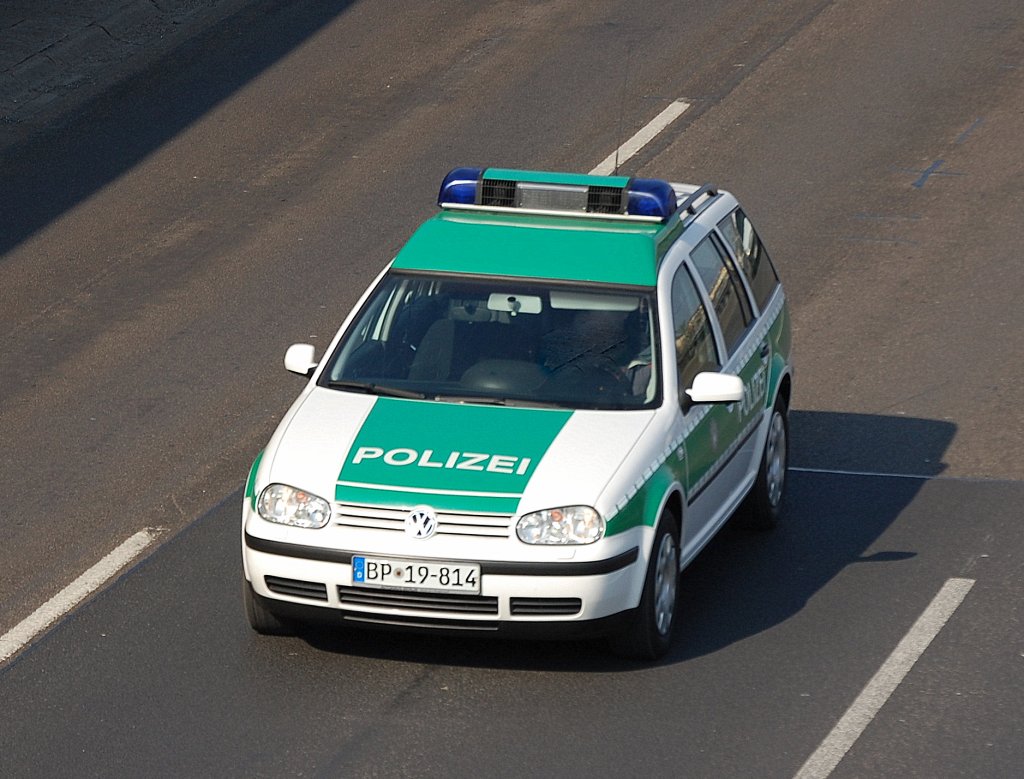 VW Passat der Bundespolizei, 10.03.10 Berliner Stadtautobahn H�he Kaiserdamm.