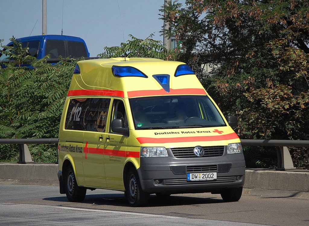 VW RTW vom DRK aus der S�chsischen Schweiz (Dippolsweise-Wei�eritzkreis), 24.08.09 Berliner Stadtautobahn H�he Spandauer Damm Br�cke. 